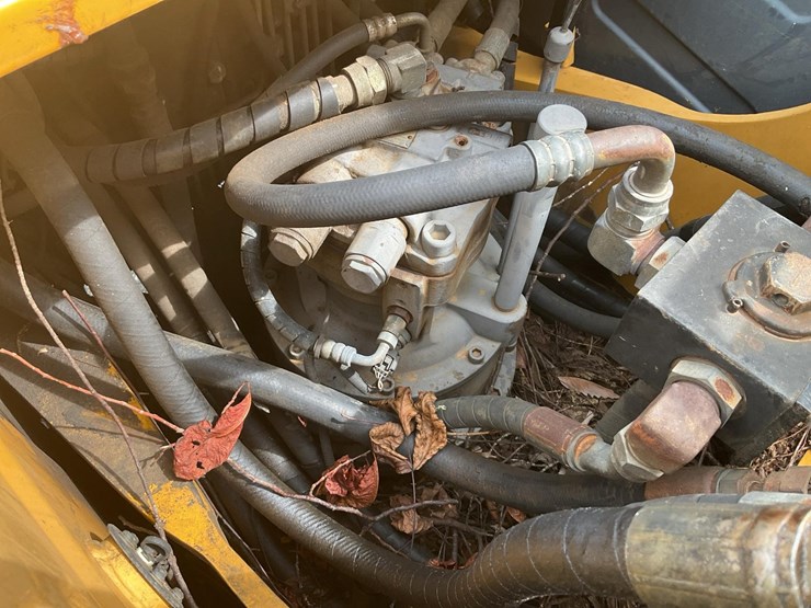 2004-deere-160c-lc-image-22