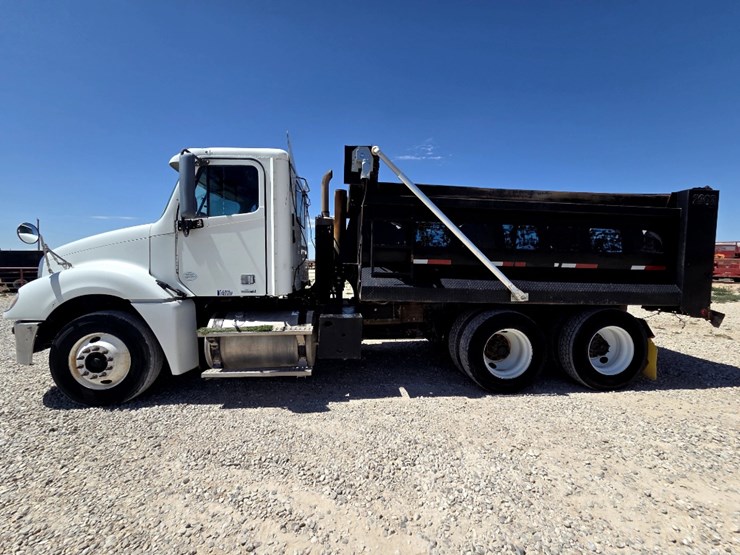 2008-freightliner-columbia-120-image-8