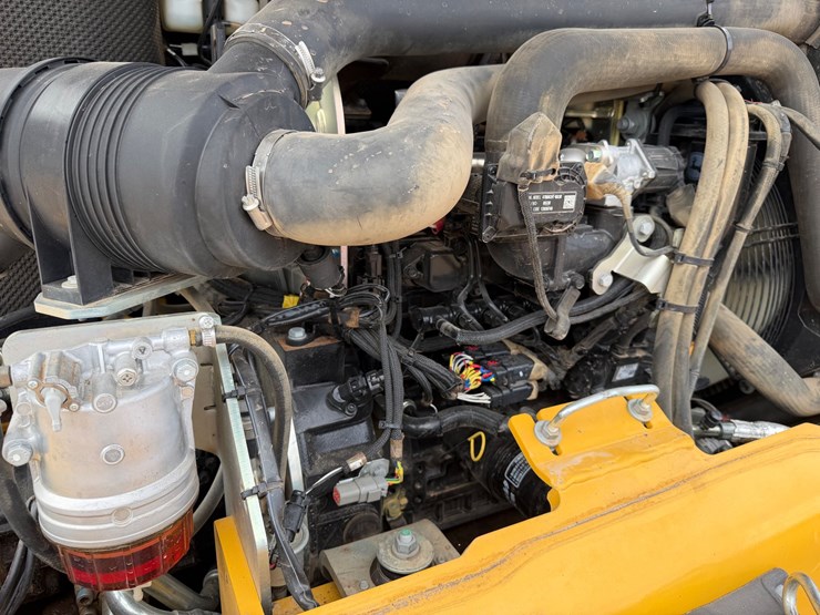 2023-john-deere-g-image-37