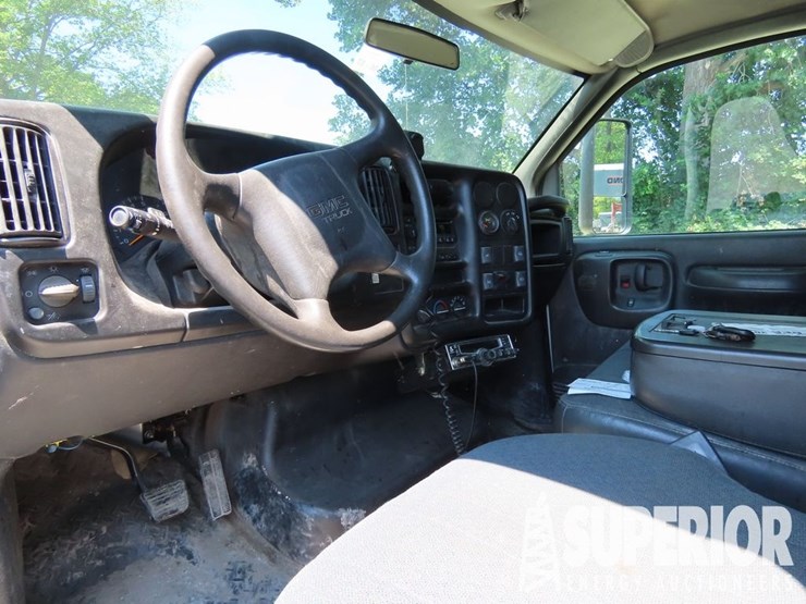 2006-gmc-c5500-4wd-crew-cab-service-truck-image-10