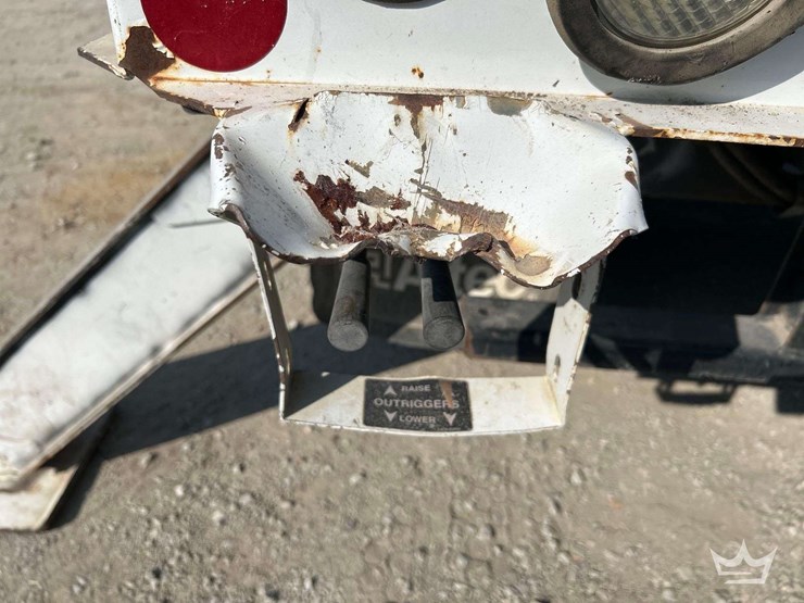 2018-freightliner-m2-106-image-22