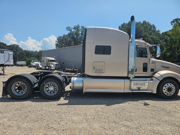 2015-peterbilt-386-image-16