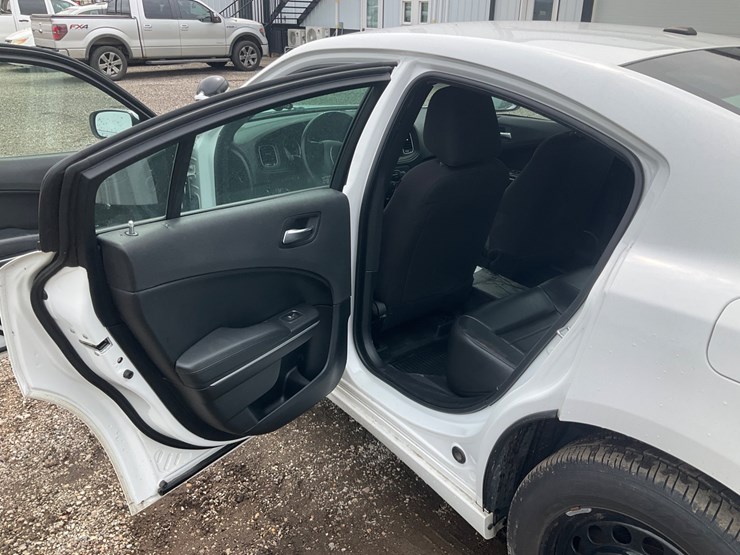 #2050-•-2018-dodge-charger-awd-image-27