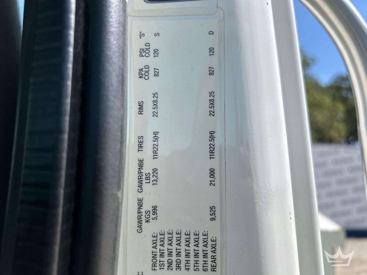 2019-freightliner-m2-106-image-6