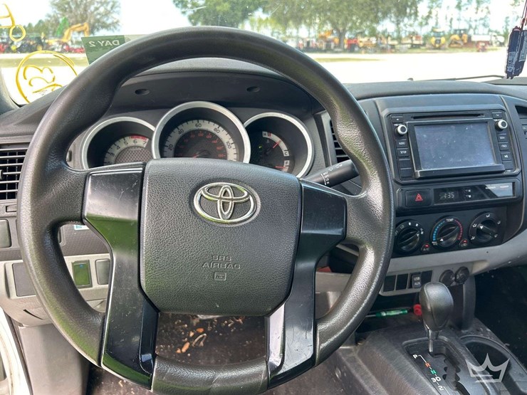 2014-toyota-tacoma-image-12