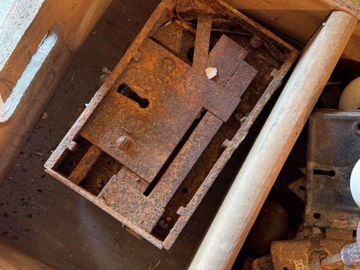 pepsi-crate-and-door-hardware-image-3