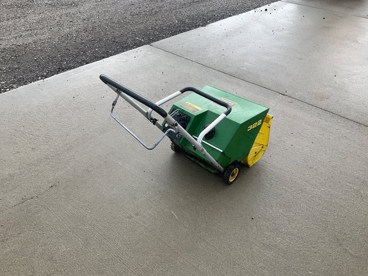 john-deere-322-image-3
