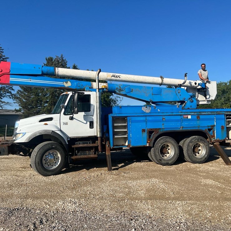 2005 INTERNATIONAL 7400