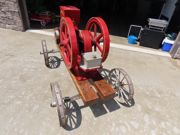 #6031-•-waterloo-boy-hit-and-miss-stationary-engine-on-cart-image-1