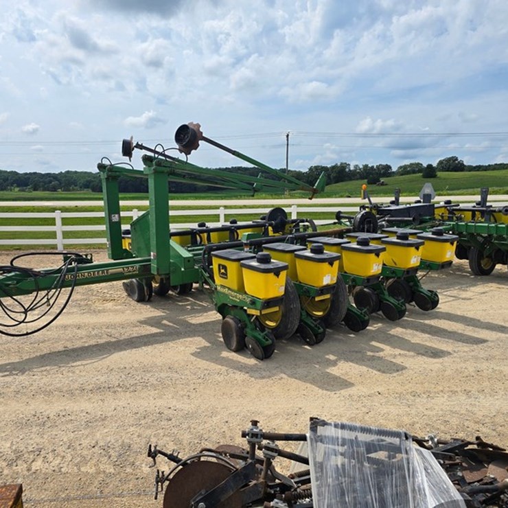 JOHN DEERE 1770