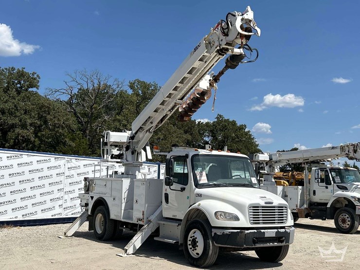 2019-freightliner-m2-106-image-2