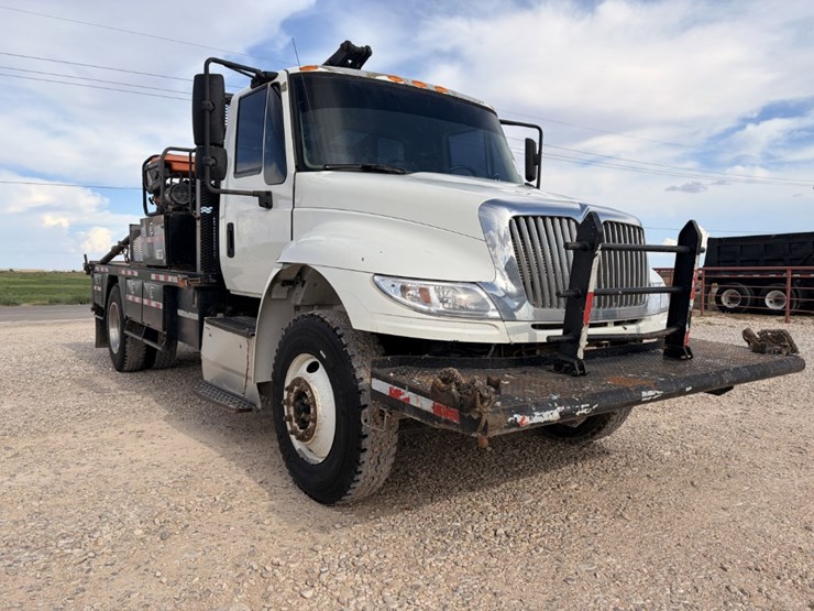 2016-international-durastar-4300-image-3