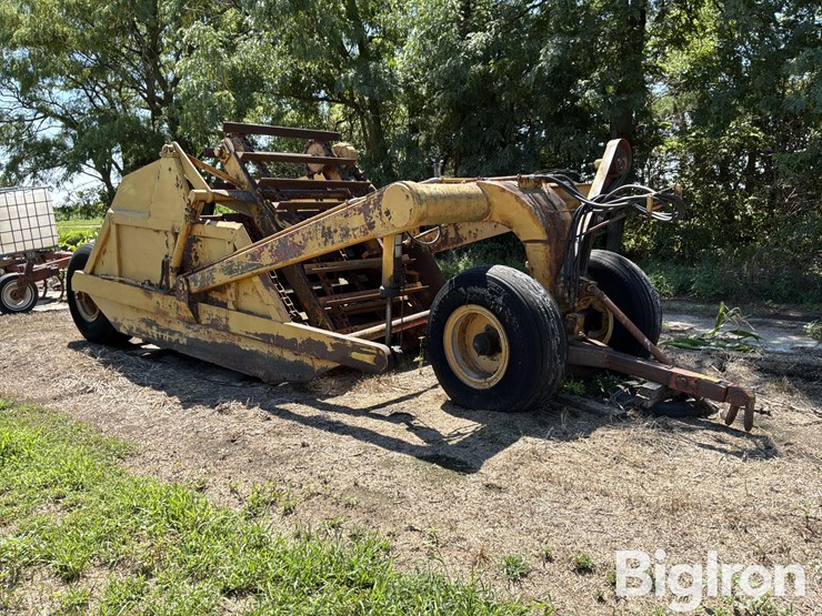 soil-mover-90-e-pull-type-scraper-image-3