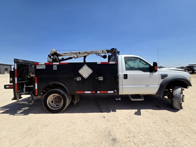 2010-ford-f550-image-8