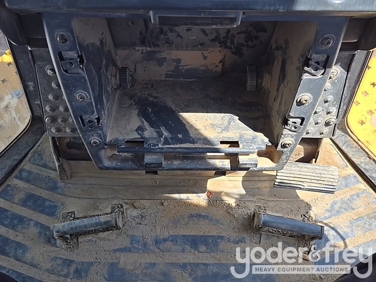 2018-deere-850k-image-57