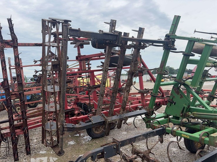 2025-john-deere-960-image-8