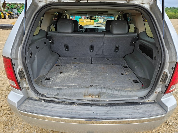 #60-•-2007-jeep-sport-utility-sedan-image-54