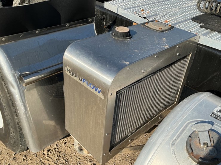 2015-peterbilt-367-image-18