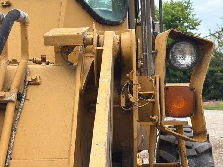 1990-deere-444e-image-21