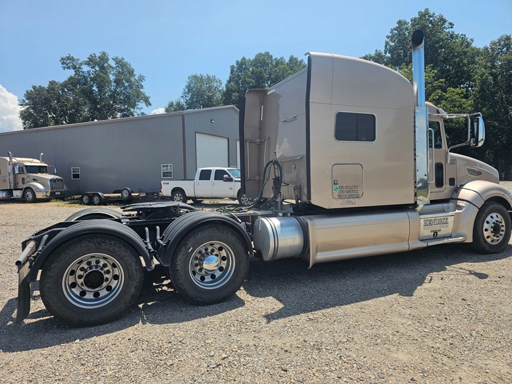 2015-peterbilt-386-image-15