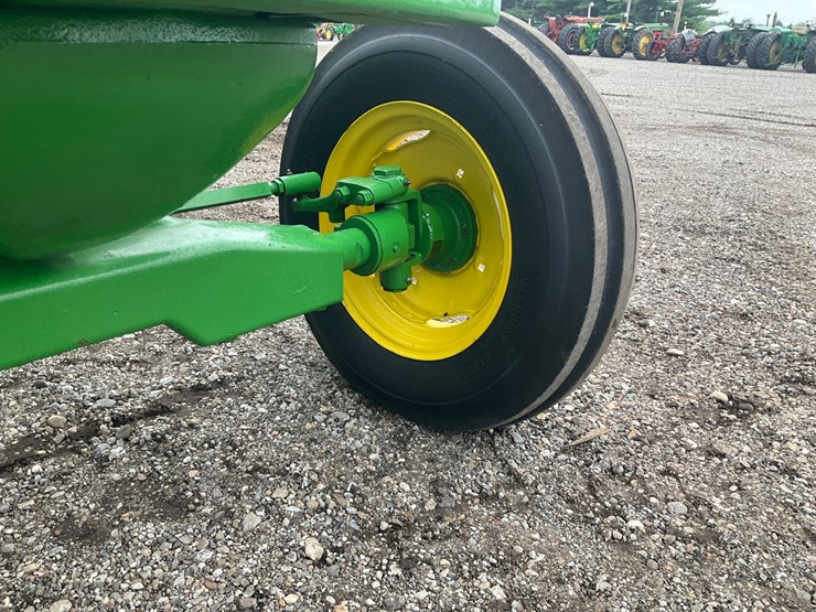 1955-john-deere-70-image-11