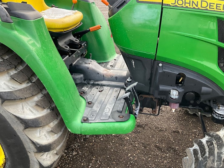 john-deere-3038e-image-37