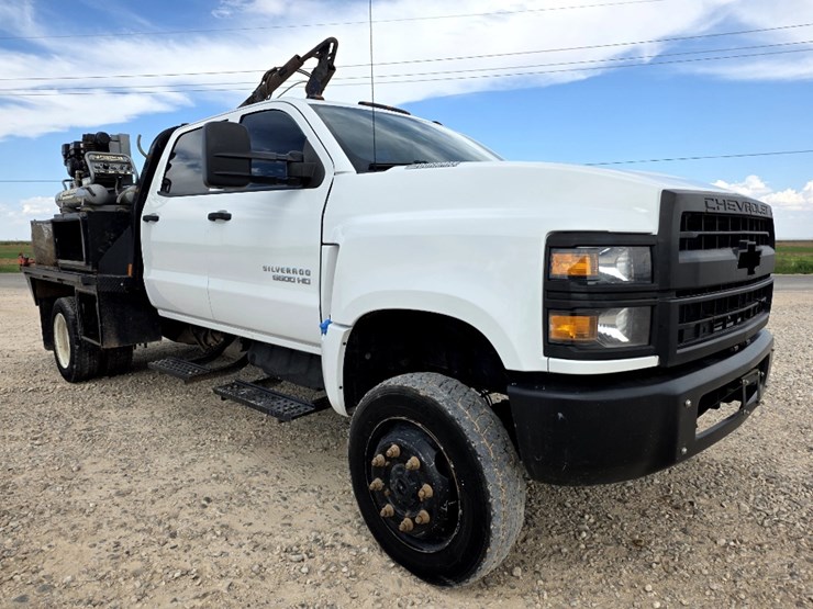 2022-chevrolet-silverado-5500hd-image-3