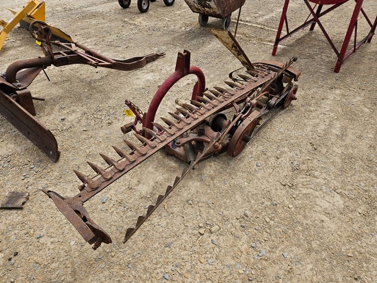 #88-•-international-3pt-sickle-mower-image-3