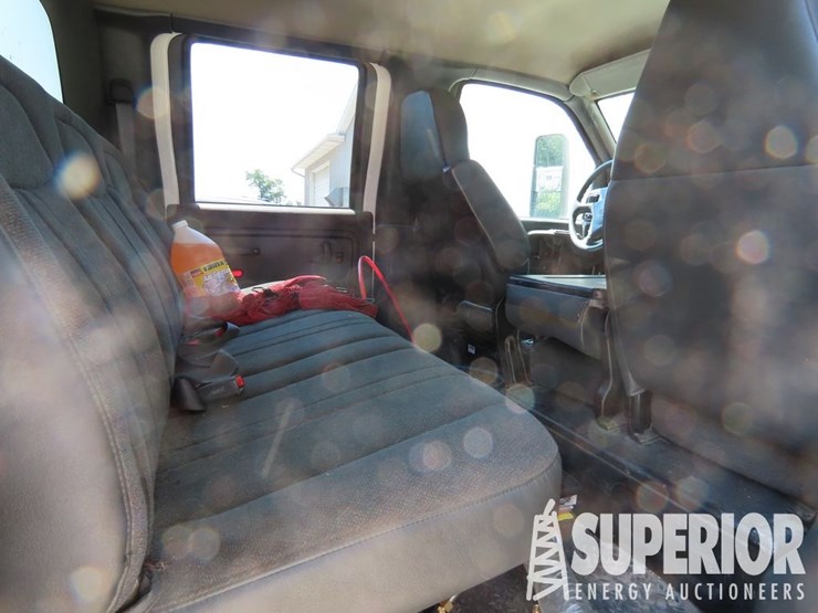 2006-gmc-c5500-4wd-crew-cab-service-truck-image-12