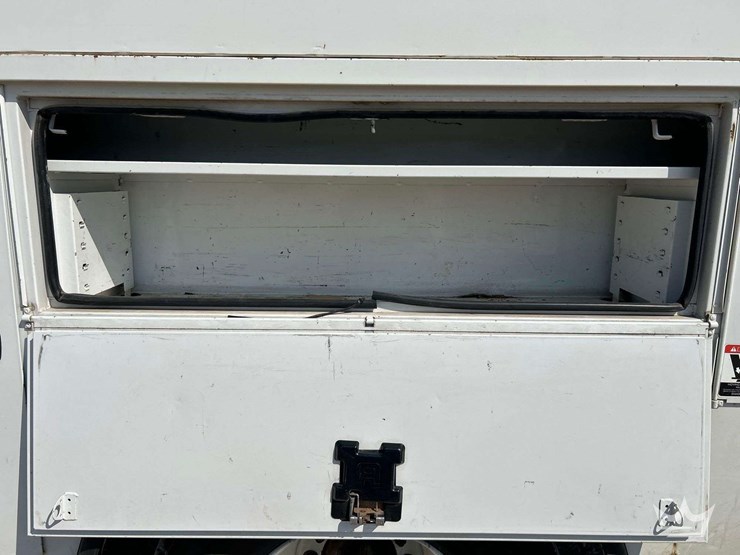 2019-freightliner-m2-106-image-20