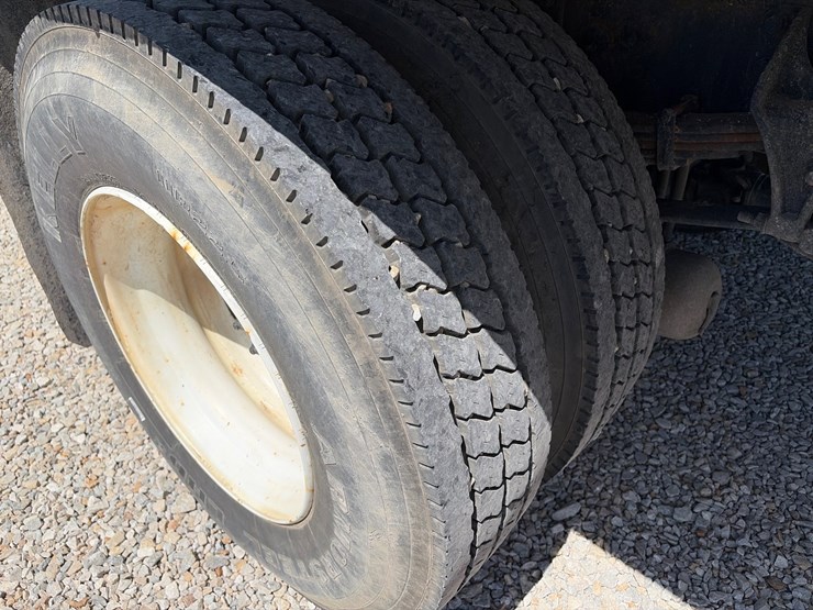 2018-international-durastar-4300-image-11