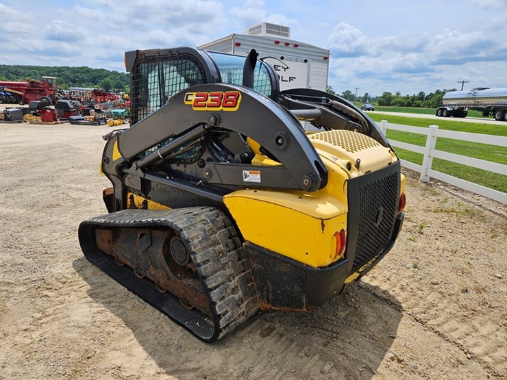 new-holland-c238-image-3