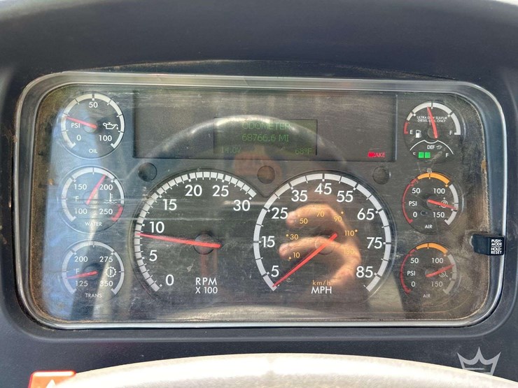 2019-freightliner-m2-106-image-12