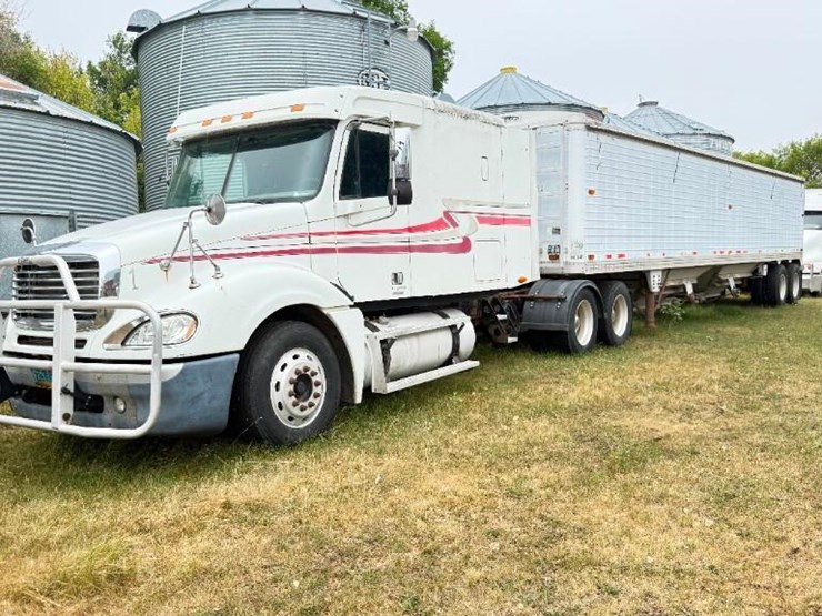 2002-freightliner-columbia-120-image-2