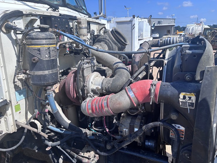 peterbilt-340-image-19