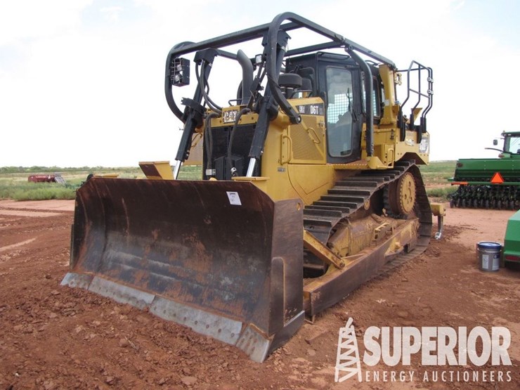 caterpillar-d6t-xl-image-1