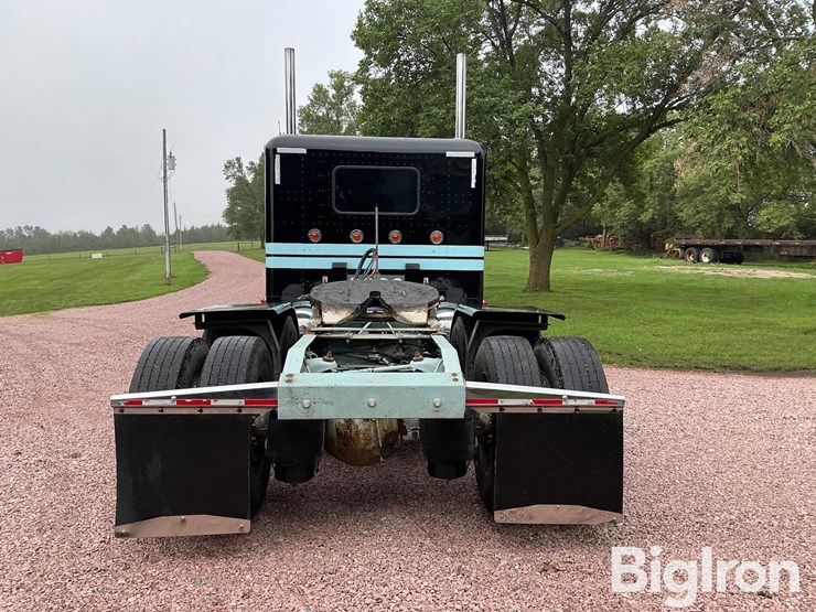 2017-peterbilt-389-image-6