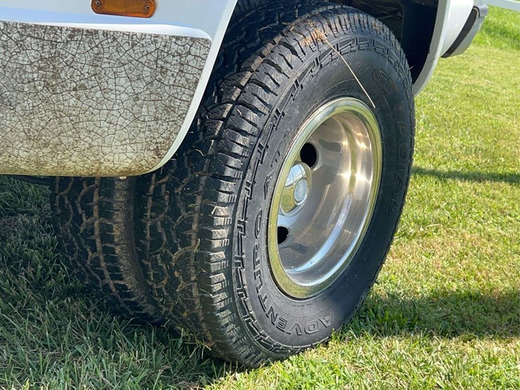 2000-chevrolet-3500-image-25