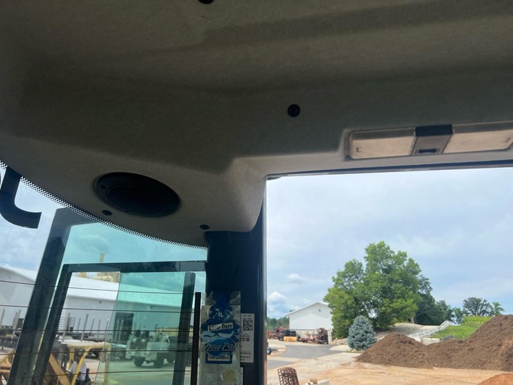 2020-deere-344l-image-48