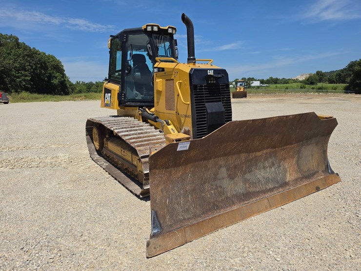 2016-caterpillar-d6k2-lgp-image-12