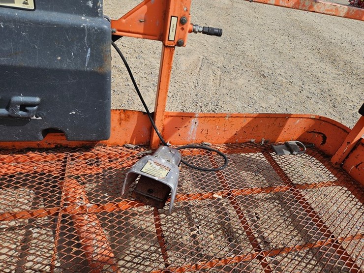 #89-•-jlg-460si-basket-lift-image-10