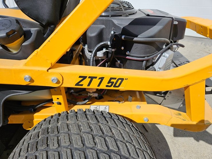 #651-•-cub-cadet-zt1-zero-turn-mower-image-17