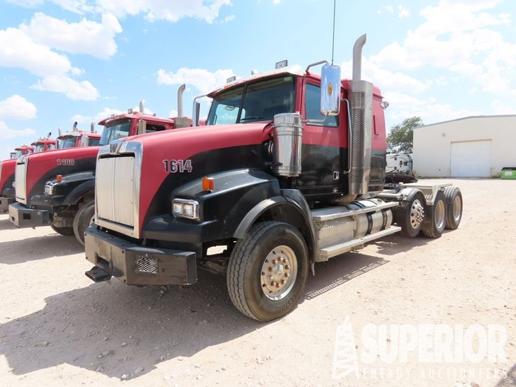 2015-western-star-4900-image-1