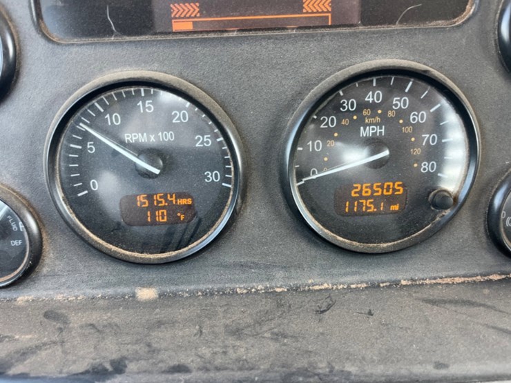 2013-peterbilt-337-image-17