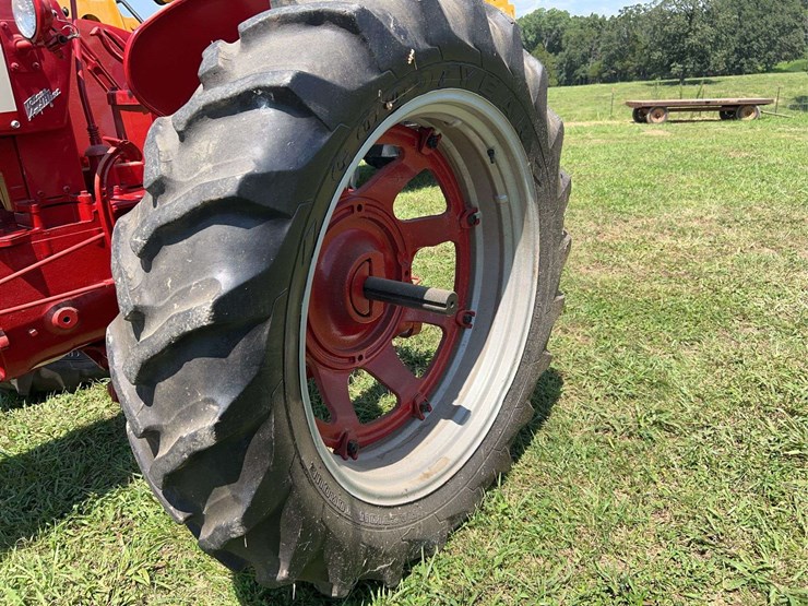 1957-farmall-350-image-24