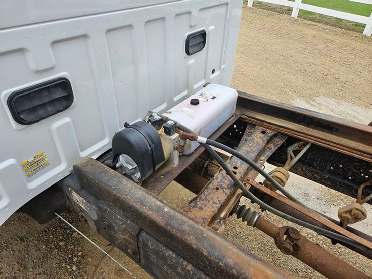 2009-ford-f550-image-16