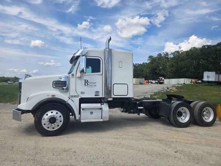 2017-freightliner-122sd-image-5