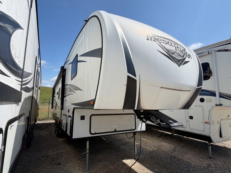 2019-highland-ridge-mesa-ridge-lite-fifth-wheel-image-3