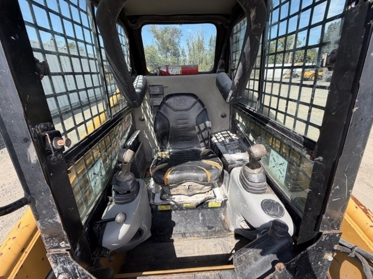 2012-caterpillar-236b3-image-16