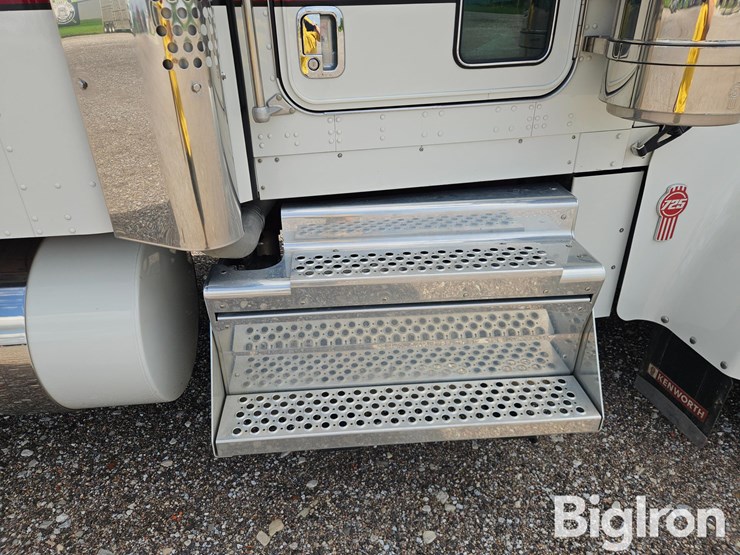 2024-kenworth-w900-image-20